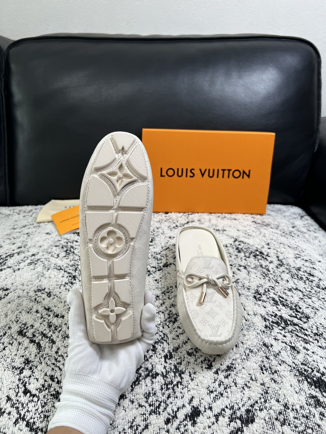 Lv  高品质  顶级工艺品  路易威登，豆豆鞋专柜同步，鞋面意大利进口，高品质拼接缤纷色彩复杂工艺品，进口牛皮里垫柔软