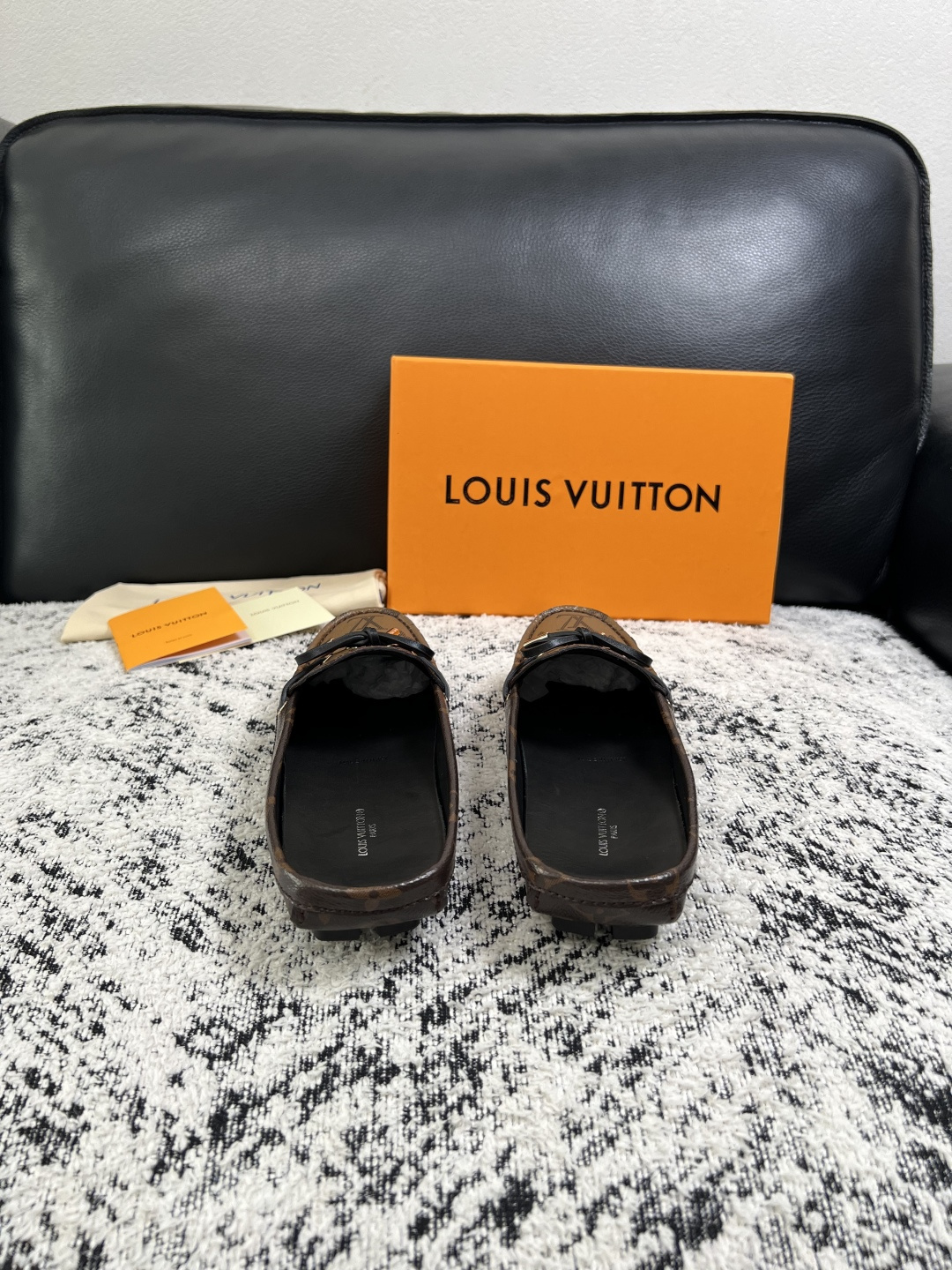 Lv  高品质  顶级工艺品  路易威登，豆豆鞋专柜同步，鞋面意大利进口，高品质拼接缤纷色彩复杂工艺品，进口牛皮里垫柔软