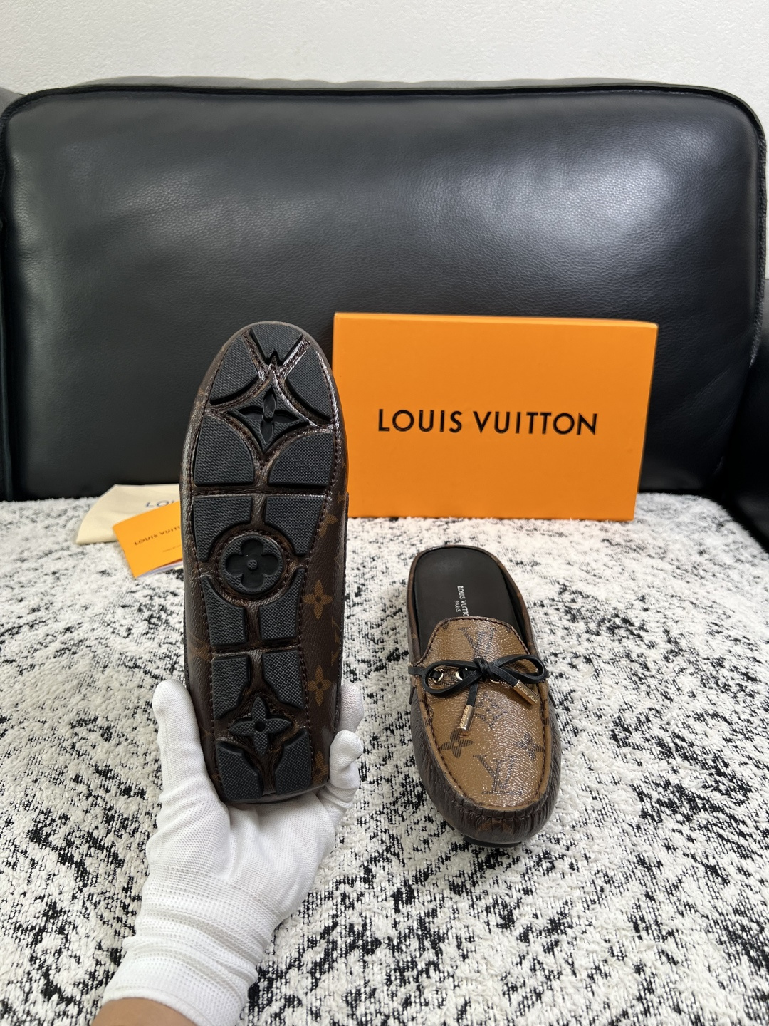 Lv  高品质  顶级工艺品  路易威登，豆豆鞋专柜同步，鞋面意大利进口，高品质拼接缤纷色彩复杂工艺品，进口牛皮里垫柔软