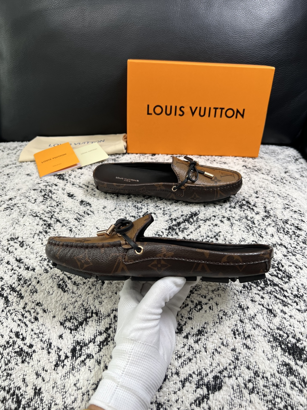 Lv  高品质  顶级工艺品  路易威登，豆豆鞋专柜同步，鞋面意大利进口，高品质拼接缤纷色彩复杂工艺品，进口牛皮里垫柔软