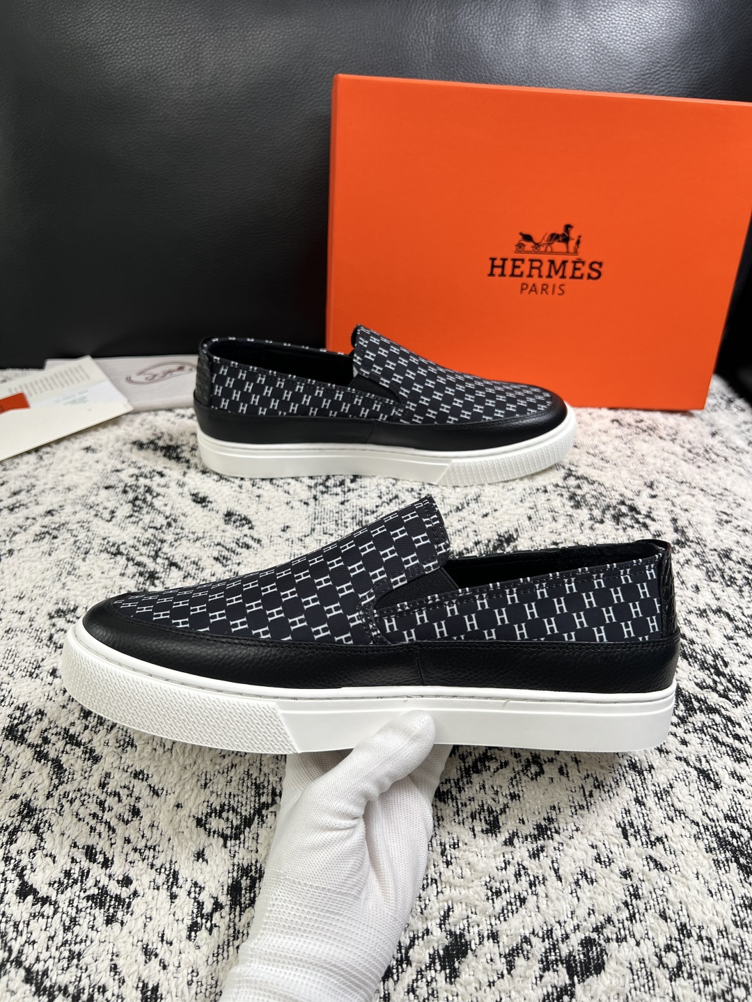 Hermes  高品质  顶级工艺品  爱马仕 专柜同步发售原厂配置，意大利进口原版牛皮面料，高品质拼接工艺，全进口水染