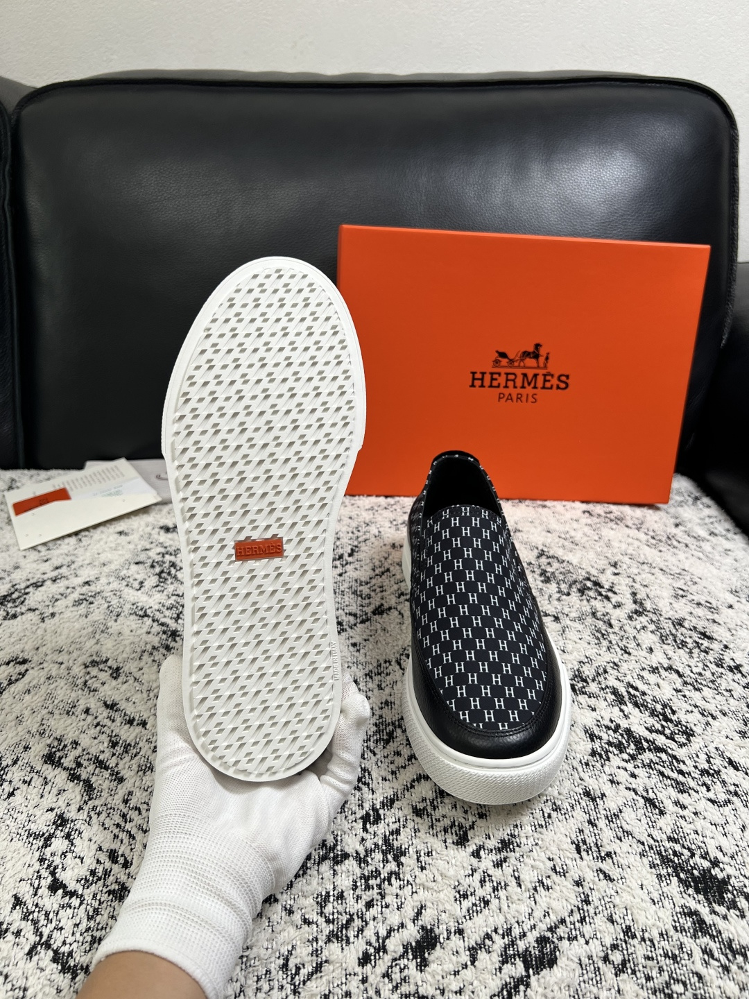 Hermes  高品质  顶级工艺品  爱马仕 专柜同步发售原厂配置，意大利进口原版牛皮面料，高品质拼接工艺，全进口水染