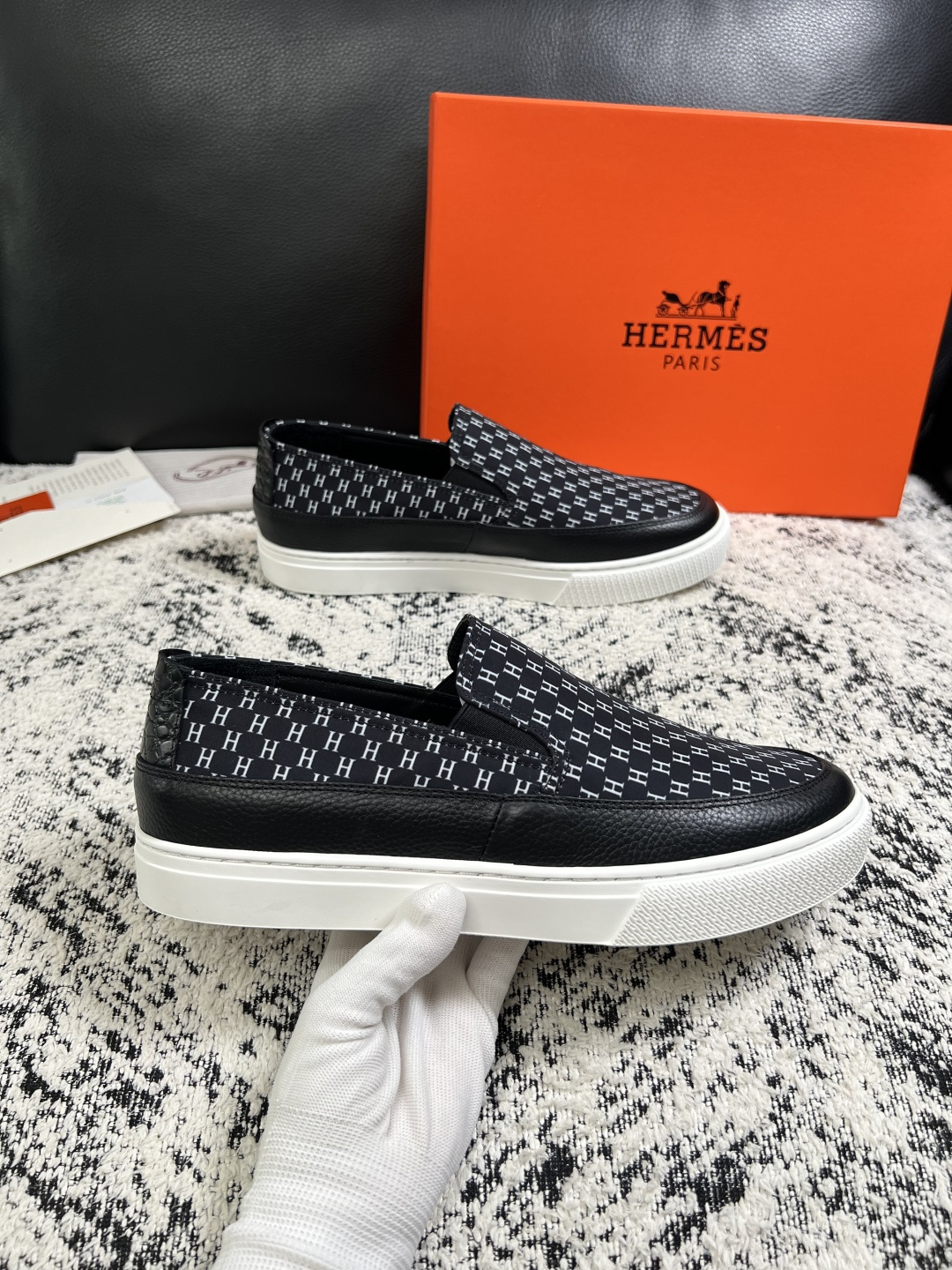 Hermes  高品质  顶级工艺品  爱马仕 专柜同步发售原厂配置，意大利进口原版牛皮面料，高品质拼接工艺，全进口水染