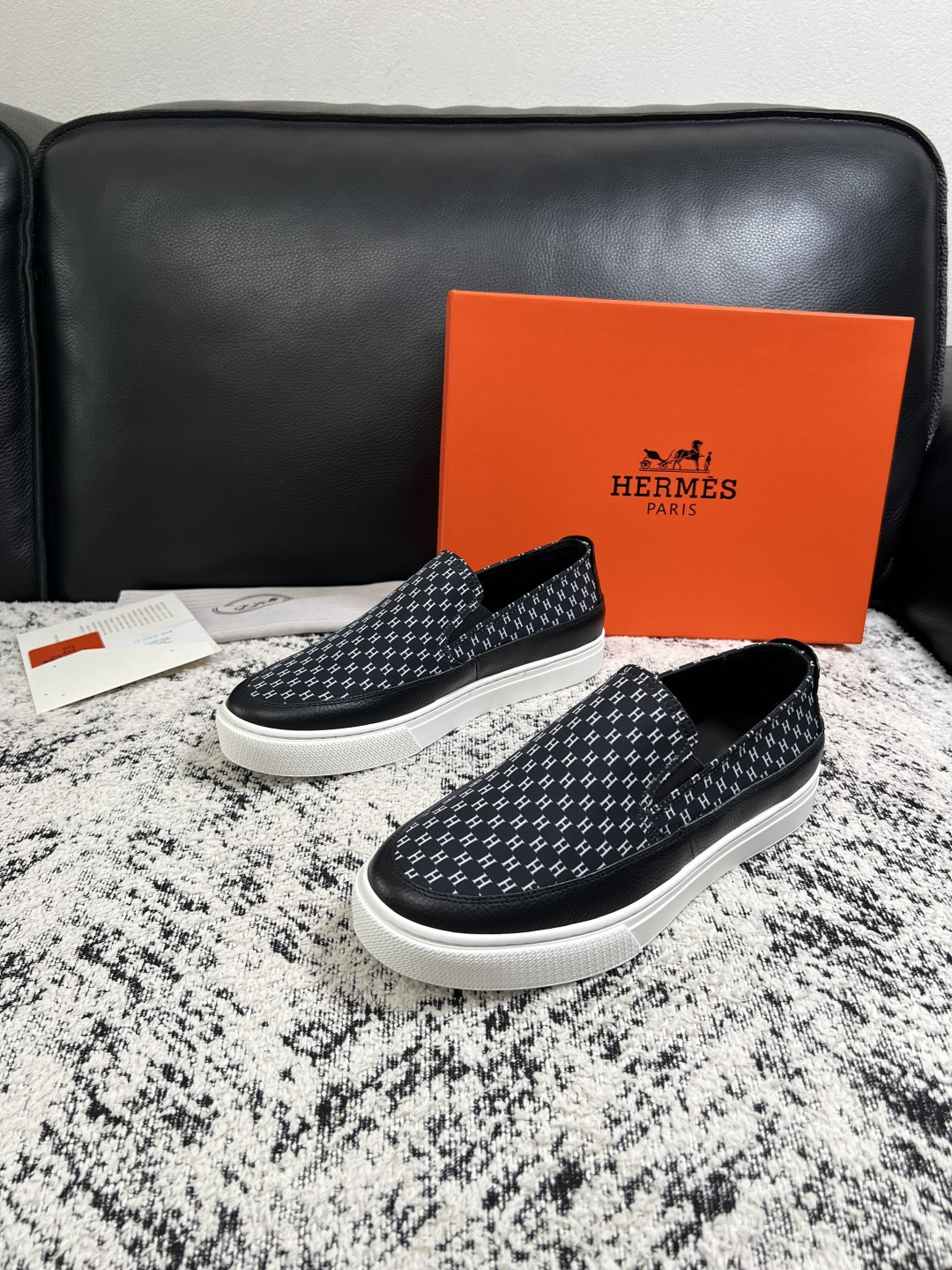 Hermes  高品质  顶级工艺品  爱马仕 专柜同步发售原厂配置，意大利进口原版牛皮面料，高品质拼接工艺，全进口水染