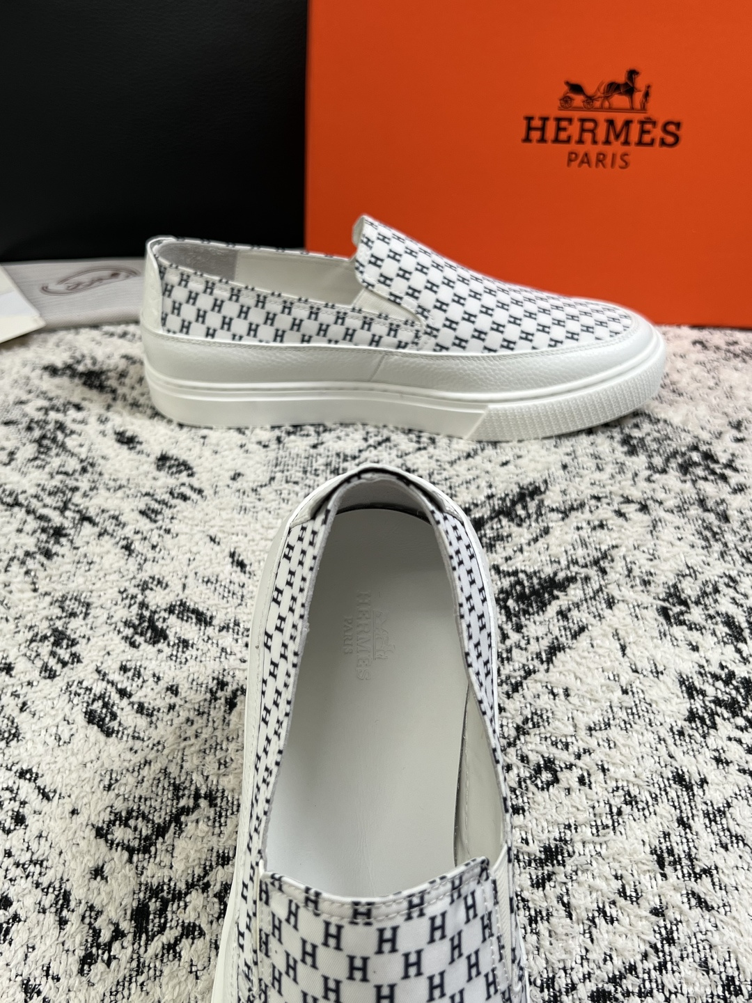 Hermes  高品质  顶级工艺品  爱马仕 专柜同步发售原厂配置，意大利进口原版牛皮面料，高品质拼接工艺，全进口水染