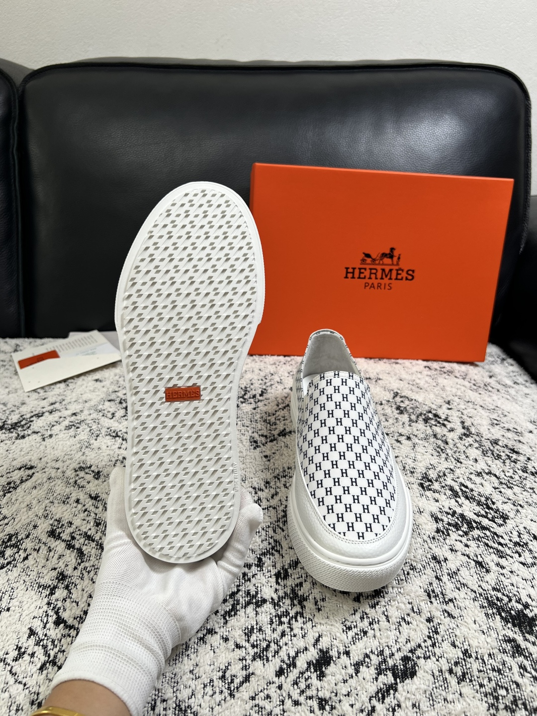 Hermes  高品质  顶级工艺品  爱马仕 专柜同步发售原厂配置，意大利进口原版牛皮面料，高品质拼接工艺，全进口水染
