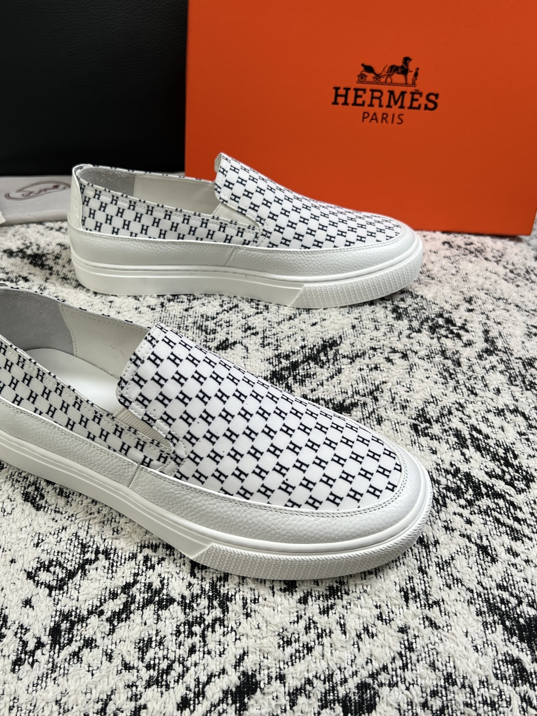 Hermes  高品质  顶级工艺品  爱马仕 专柜同步发售原厂配置，意大利进口原版牛皮面料，高品质拼接工艺，全进口水染
