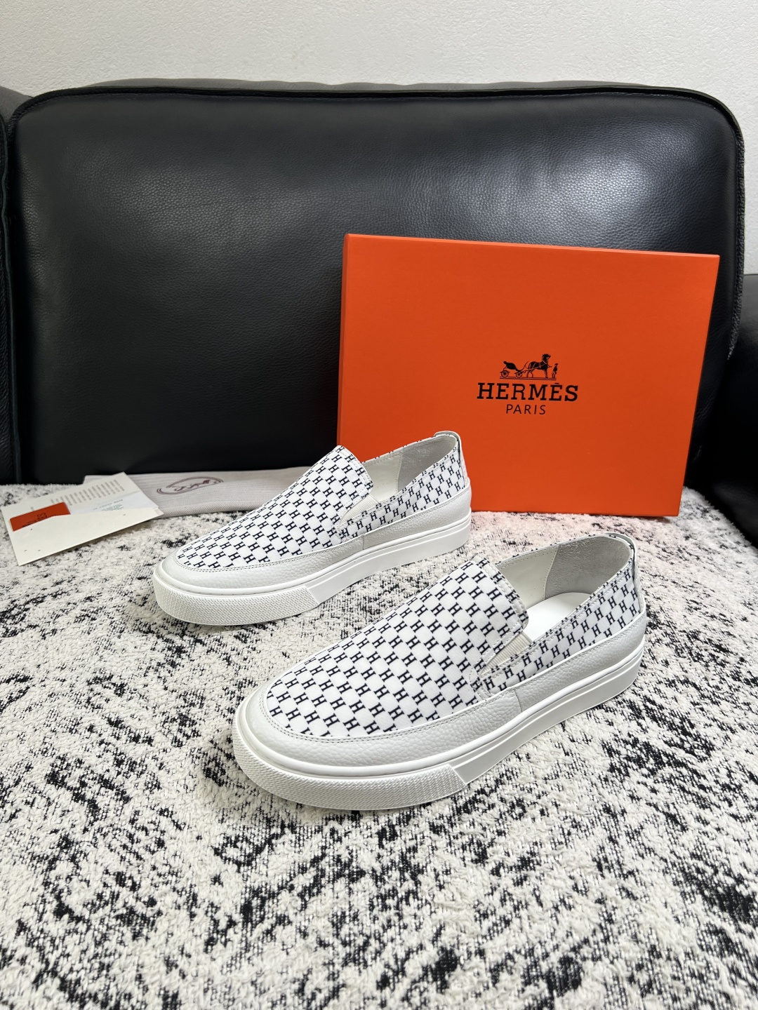 Hermes  高品质  顶级工艺品  爱马仕 专柜同步发售原厂配置，意大利进口原版牛皮面料，高品质拼接工艺，全进口水染