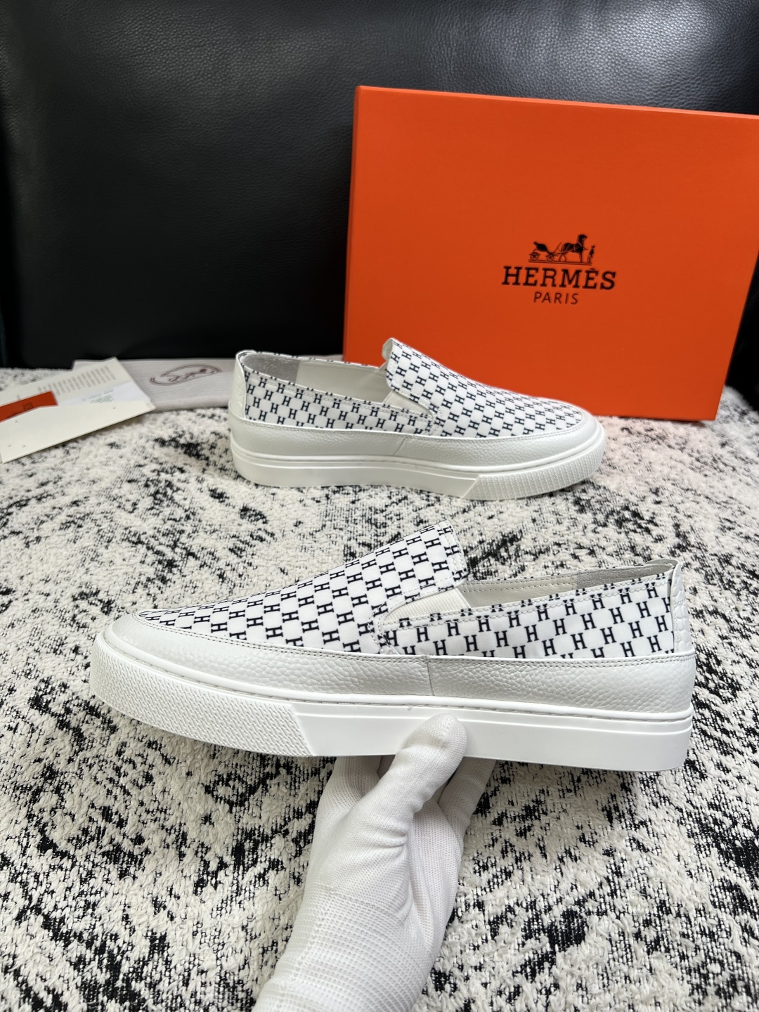 Hermes  高品质  顶级工艺品  爱马仕 专柜同步发售原厂配置，意大利进口原版牛皮面料，高品质拼接工艺，全进口水染
