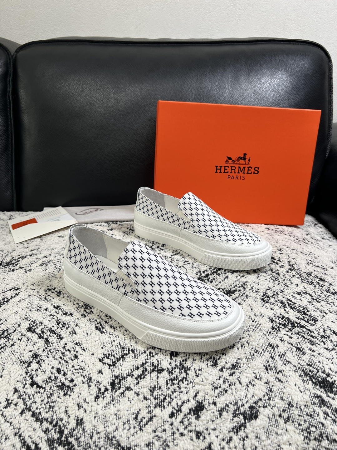Hermes  高品质  顶级工艺品  爱马仕 专柜同步发售原厂配置，意大利进口原版牛皮面料，高品质拼接工艺，全进口水染