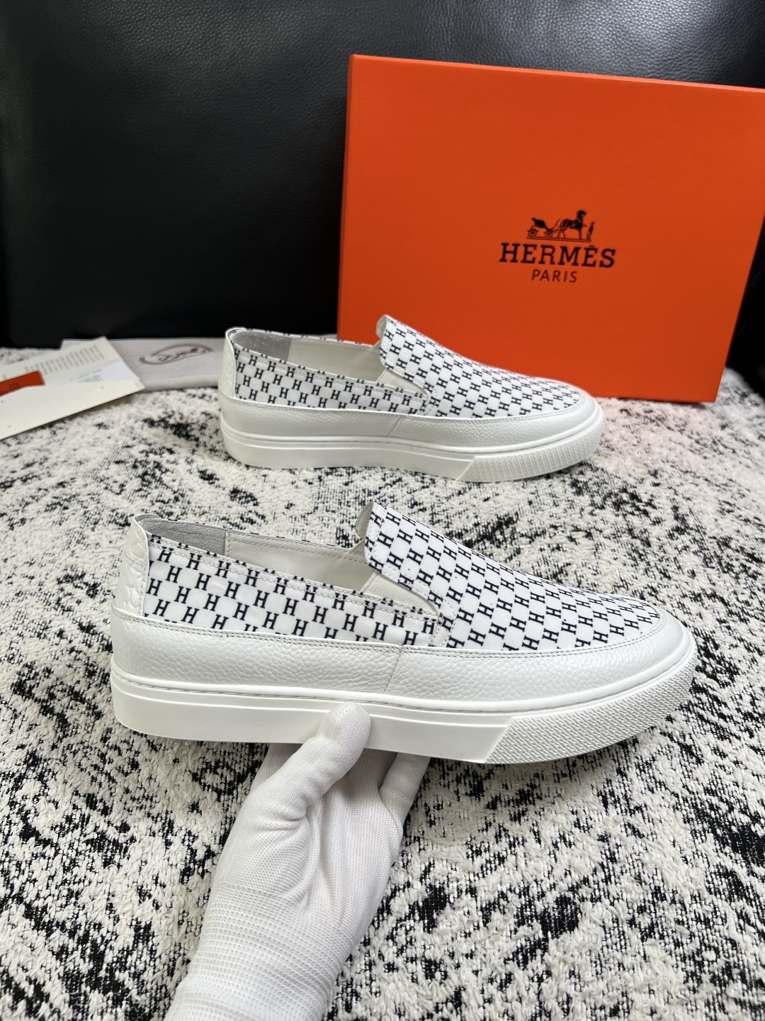 Hermes  高品质  顶级工艺品  爱马仕 专柜同步发售原厂配置，意大利进口原版牛皮面料，高品质拼接工艺，全进口水染