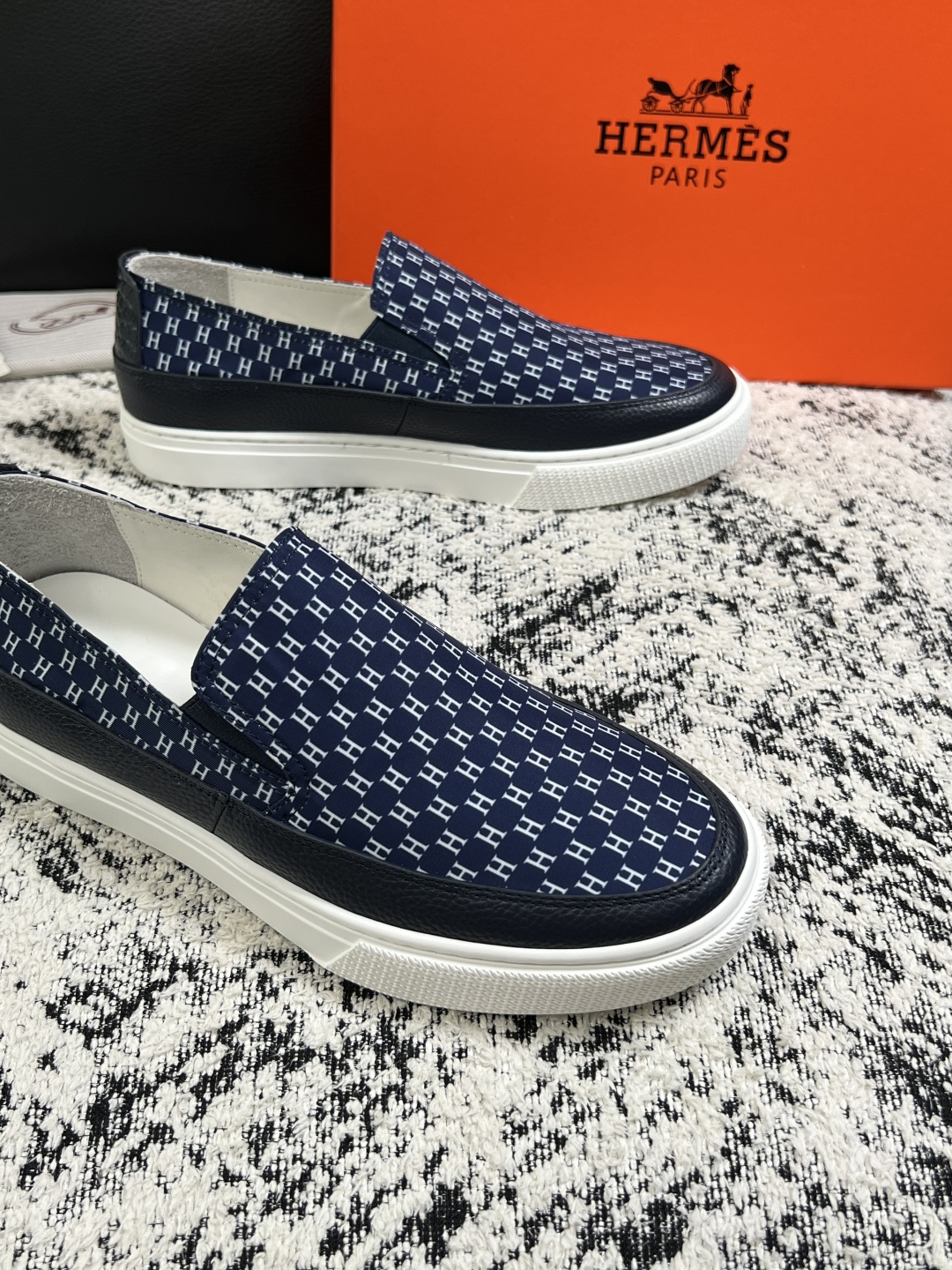 Hermes  高品质  顶级工艺品  爱马仕 专柜同步发售原厂配置，意大利进口原版牛皮面料，高品质拼接工艺，全进口水染