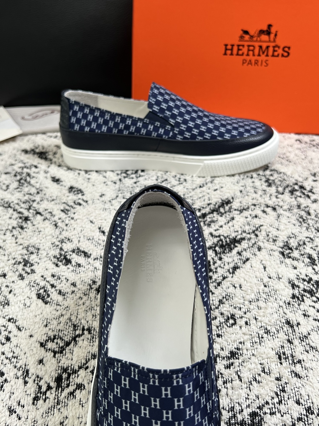 Hermes  高品质  顶级工艺品  爱马仕 专柜同步发售原厂配置，意大利进口原版牛皮面料，高品质拼接工艺，全进口水染