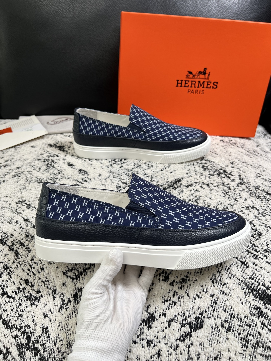 Hermes  高品质  顶级工艺品  爱马仕 专柜同步发售原厂配置，意大利进口原版牛皮面料，高品质拼接工艺，全进口水染
