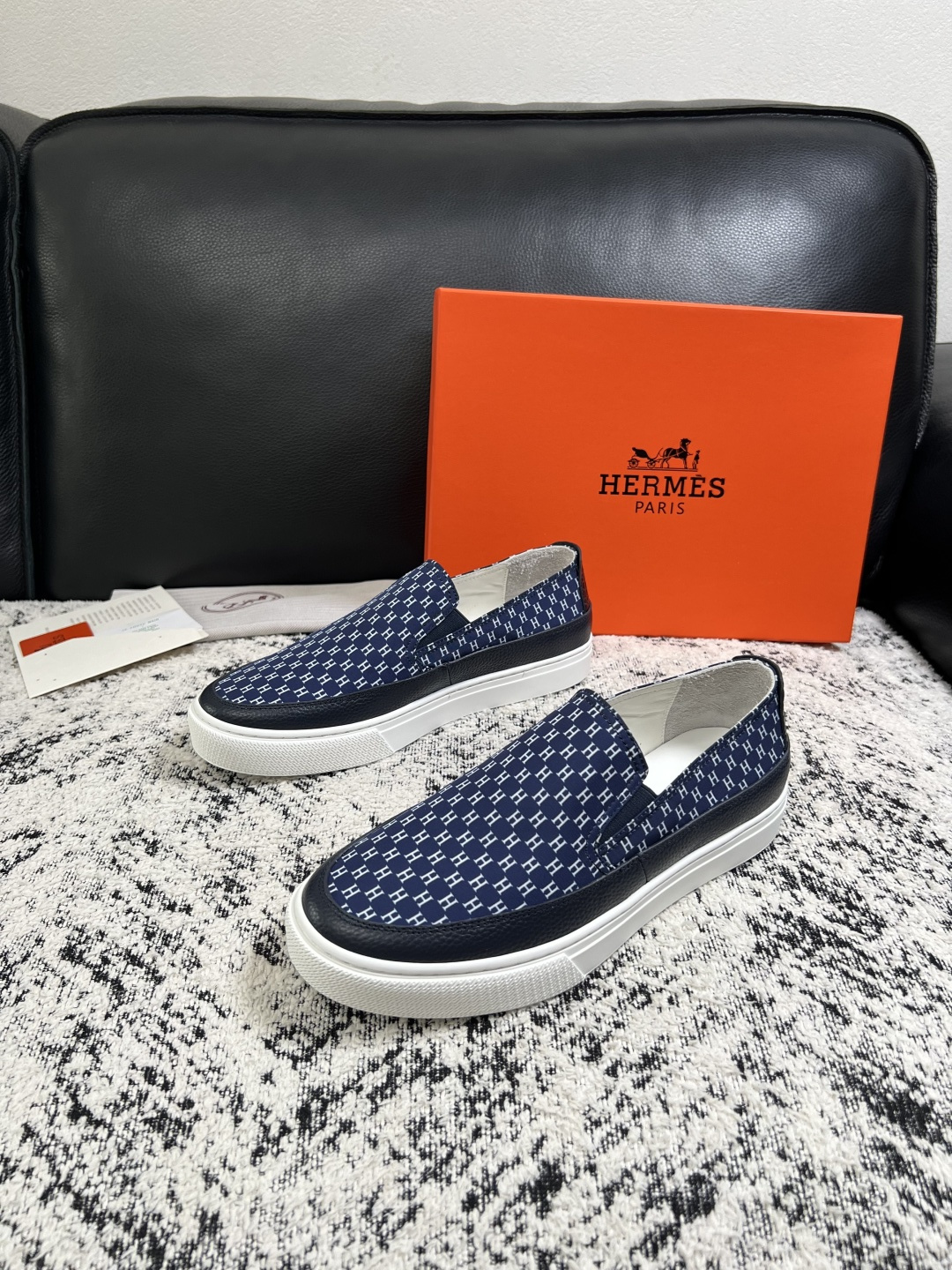 Hermes  高品质  顶级工艺品  爱马仕 专柜同步发售原厂配置，意大利进口原版牛皮面料，高品质拼接工艺，全进口水染