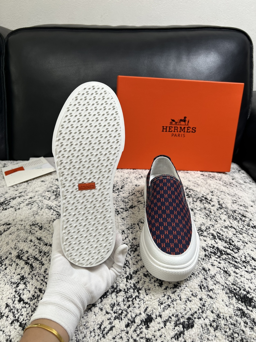 Hermes  高品质  顶级工艺品  爱马仕 专柜同步发售原厂配置，意大利进口原版牛皮面料，高品质拼接工艺，全进口水染
