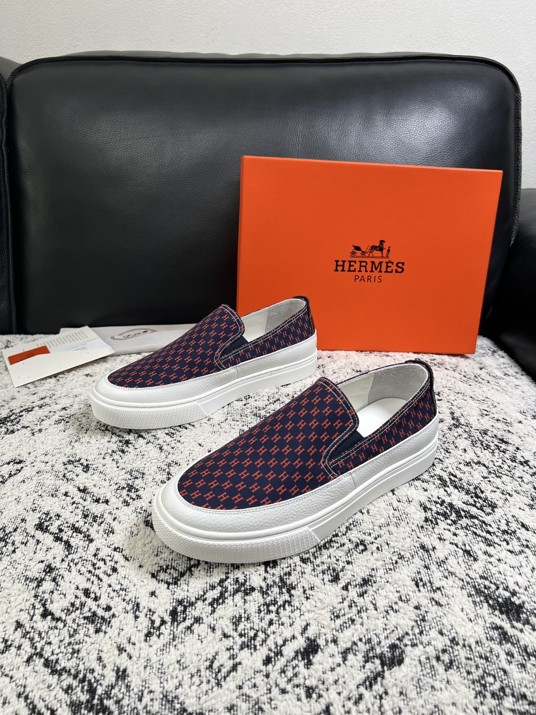 Hermes  高品质  顶级工艺品  爱马仕 专柜同步发售原厂配置，意大利进口原版牛皮面料，高品质拼接工艺，全进口水染