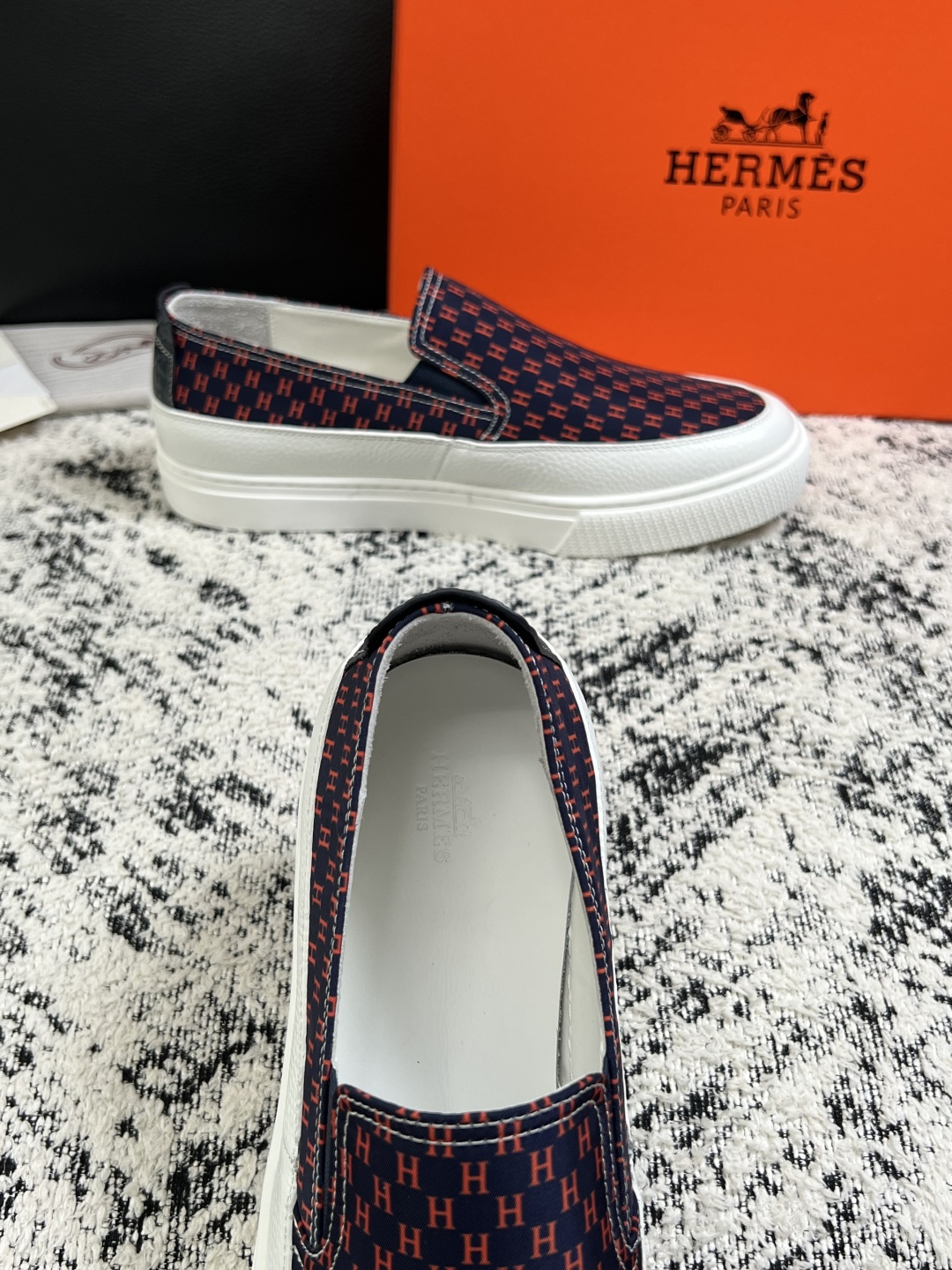 Hermes  高品质  顶级工艺品  爱马仕 专柜同步发售原厂配置，意大利进口原版牛皮面料，高品质拼接工艺，全进口水染