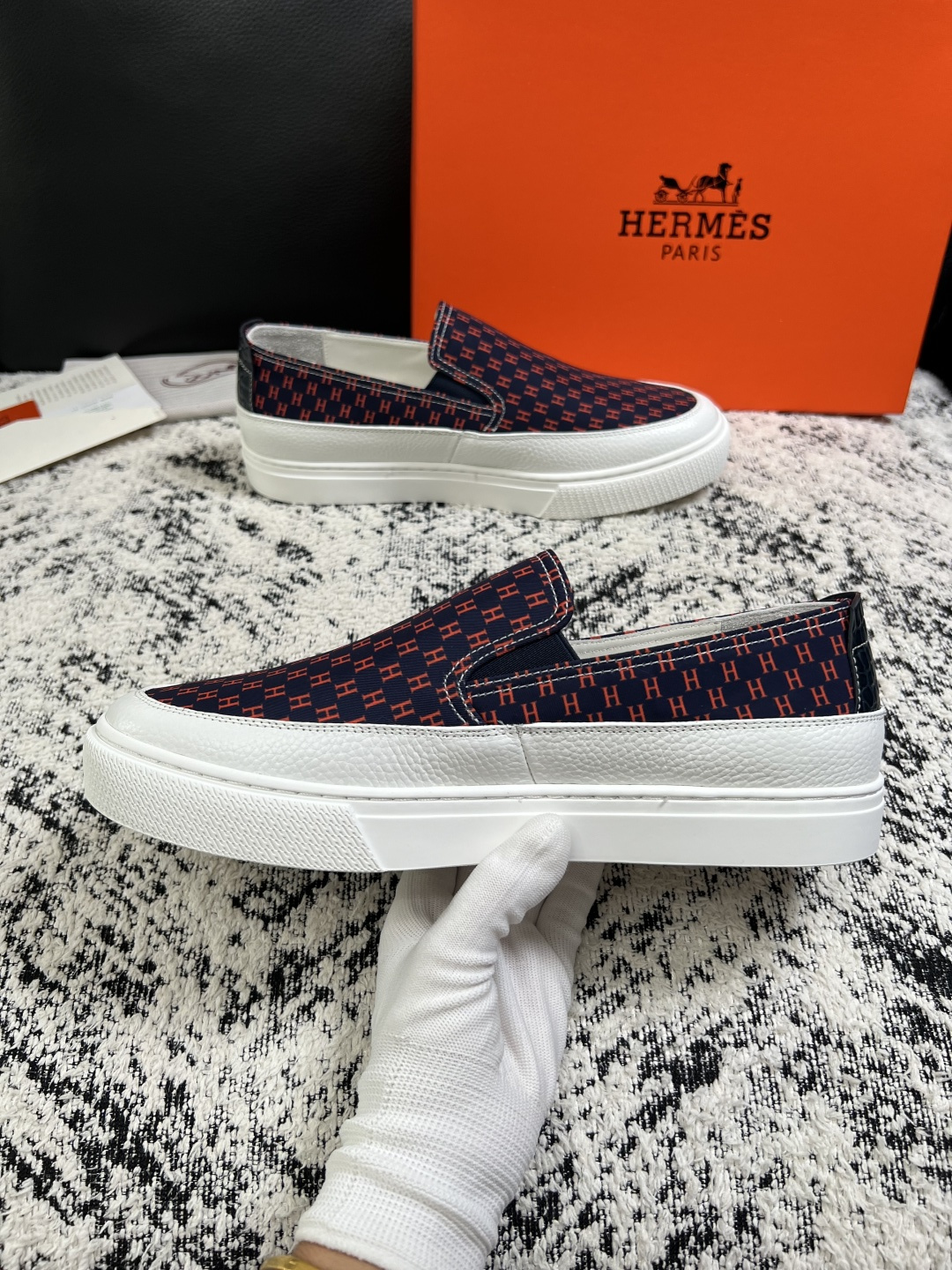 Hermes  高品质  顶级工艺品  爱马仕 专柜同步发售原厂配置，意大利进口原版牛皮面料，高品质拼接工艺，全进口水染