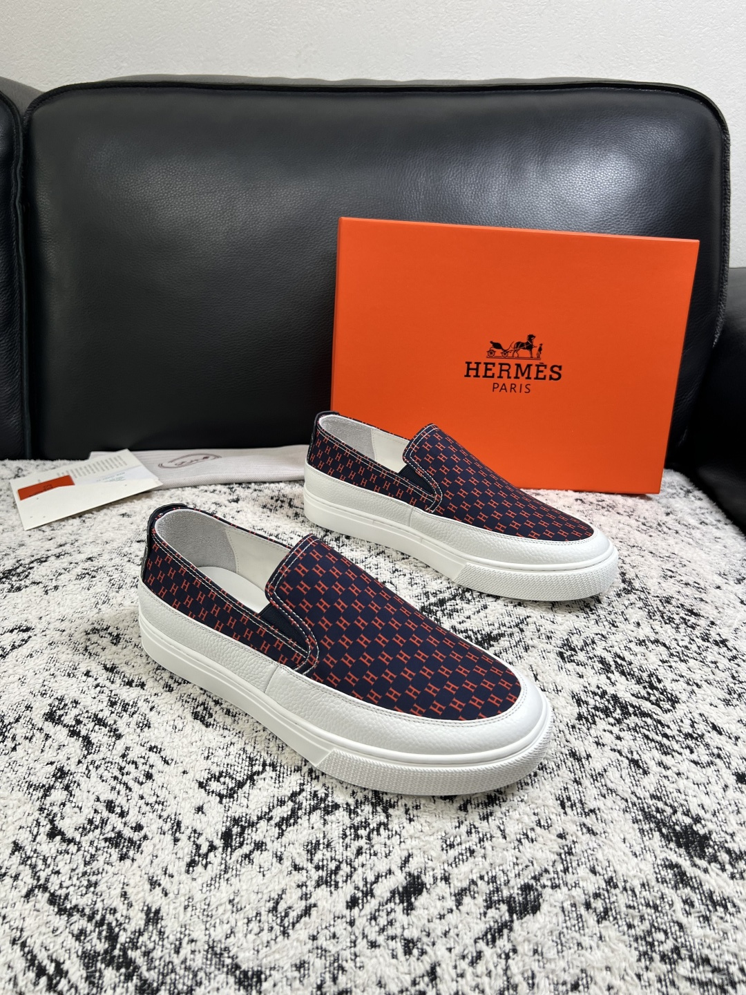Hermes  高品质  顶级工艺品  爱马仕 专柜同步发售原厂配置，意大利进口原版牛皮面料，高品质拼接工艺，全进口水染