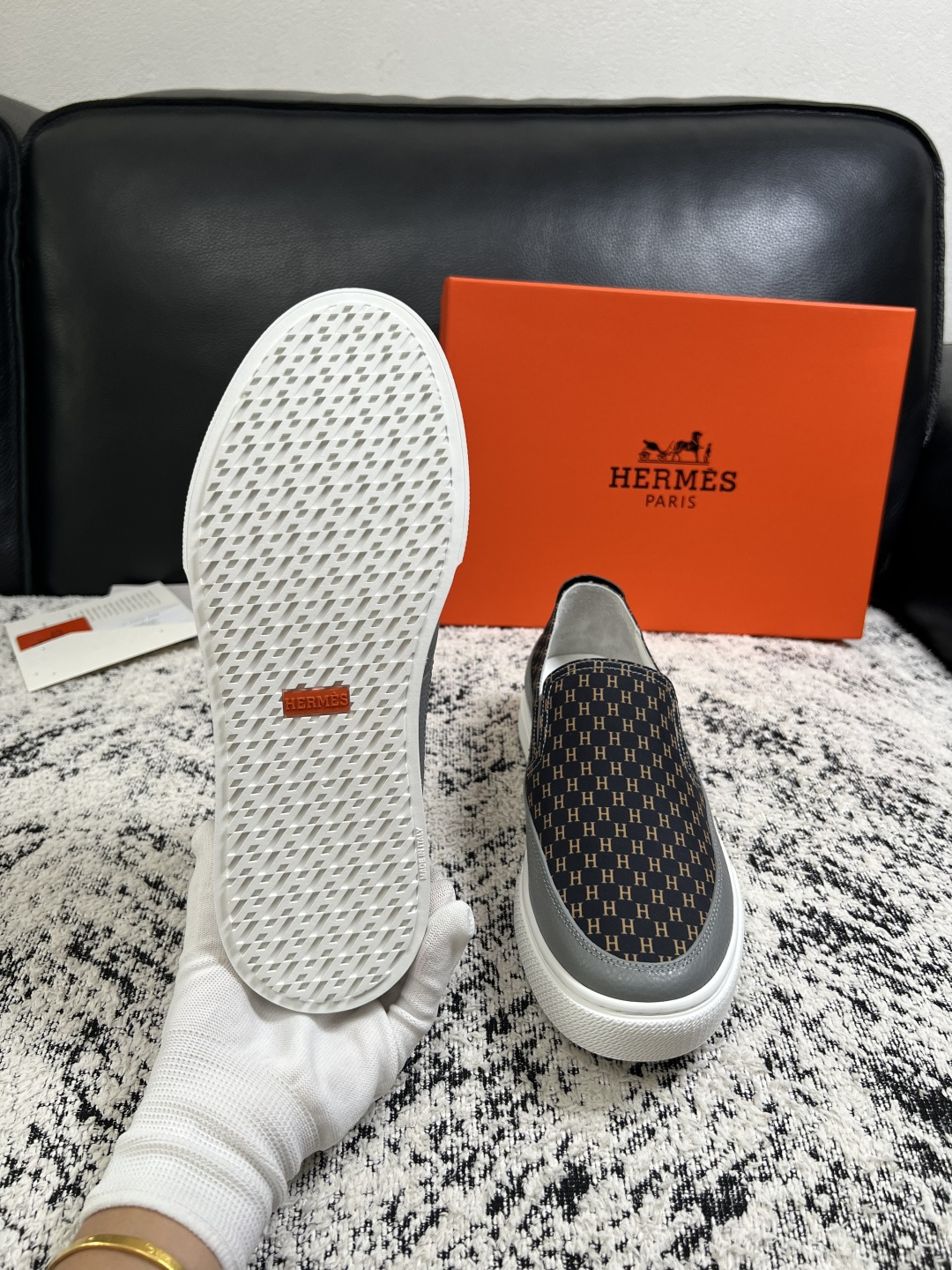 Hermes  高品质  顶级工艺品  爱马仕 专柜同步发售原厂配置，意大利进口原版牛皮面料，高品质拼接工艺，全进口水染