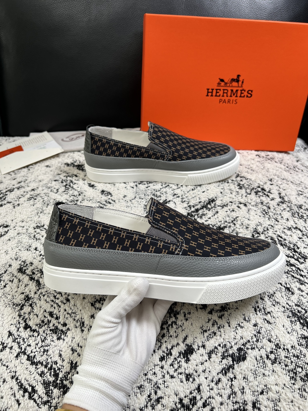 Hermes  高品质  顶级工艺品  爱马仕 专柜同步发售原厂配置，意大利进口原版牛皮面料，高品质拼接工艺，全进口水染