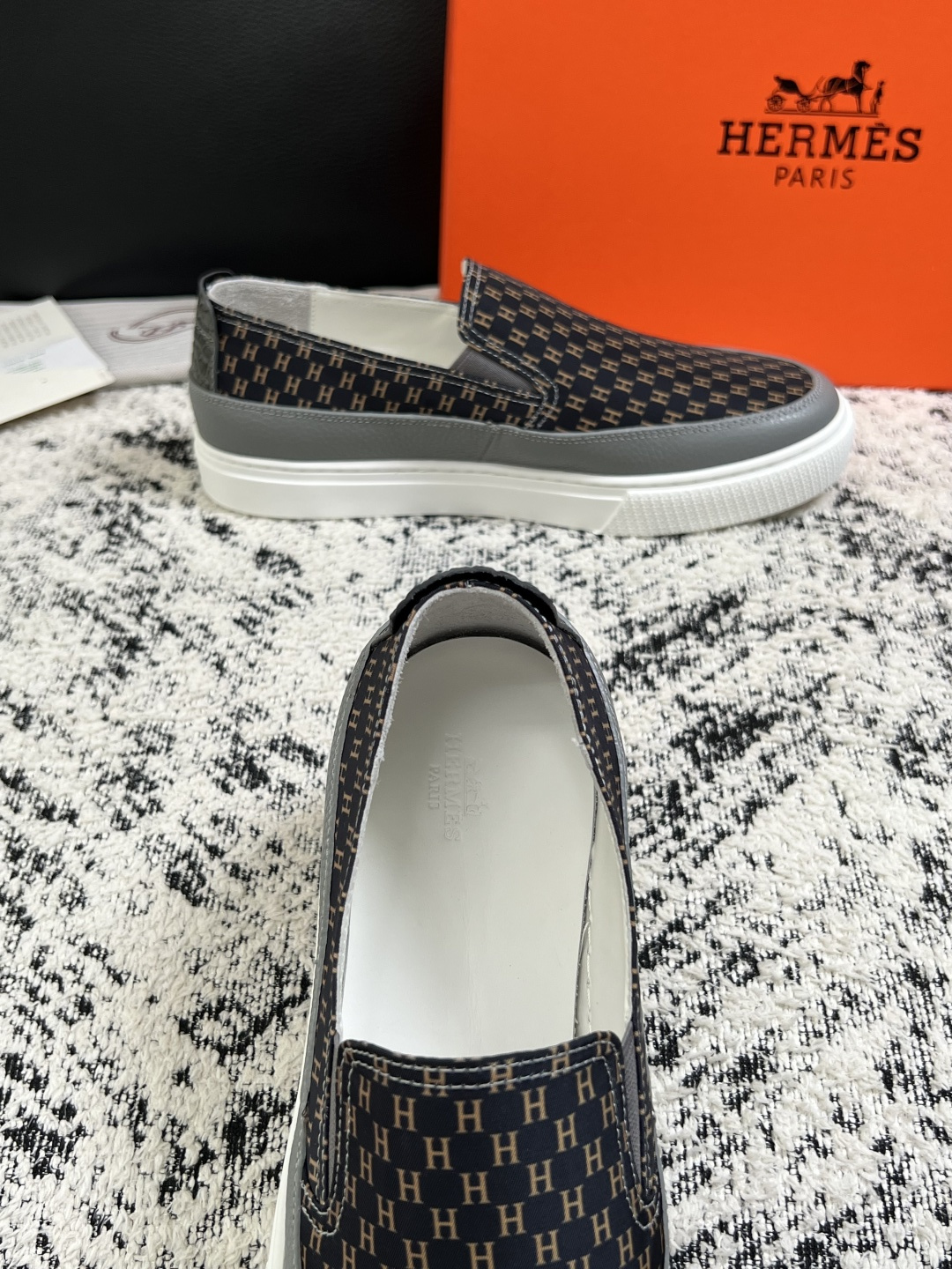 Hermes  高品质  顶级工艺品  爱马仕 专柜同步发售原厂配置，意大利进口原版牛皮面料，高品质拼接工艺，全进口水染
