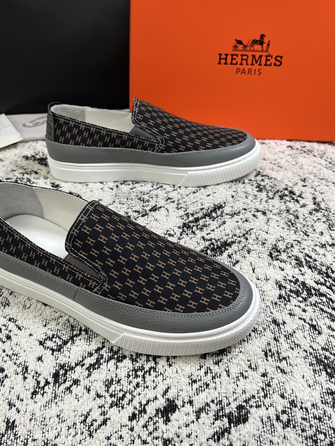 Hermes  高品质  顶级工艺品  爱马仕 专柜同步发售原厂配置，意大利进口原版牛皮面料，高品质拼接工艺，全进口水染