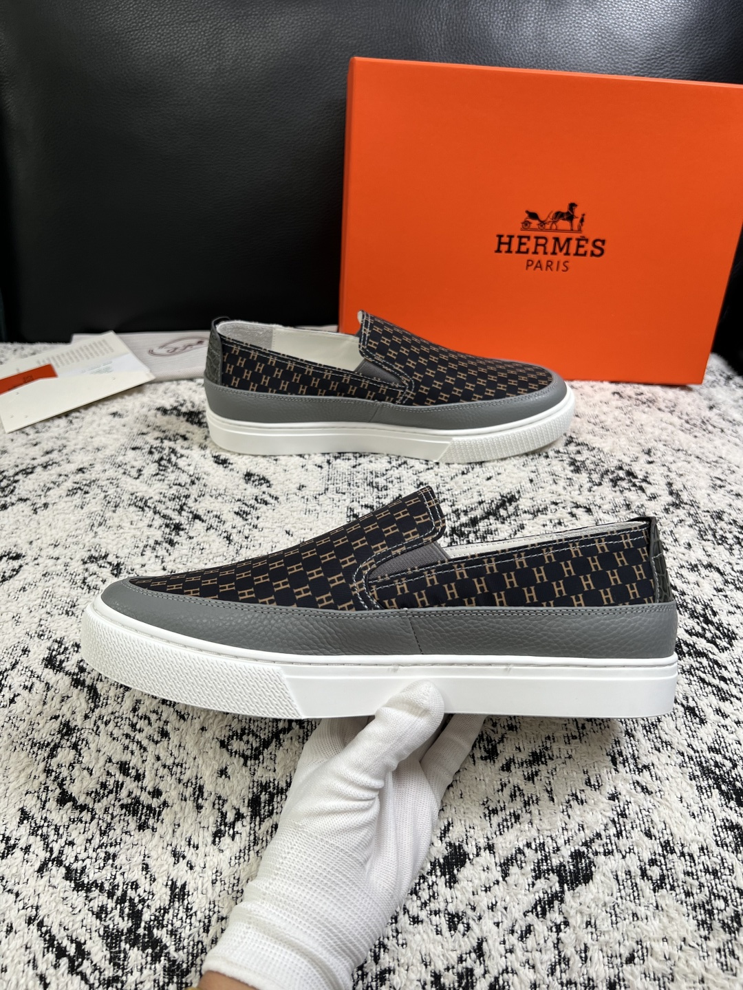 Hermes  高品质  顶级工艺品  爱马仕 专柜同步发售原厂配置，意大利进口原版牛皮面料，高品质拼接工艺，全进口水染