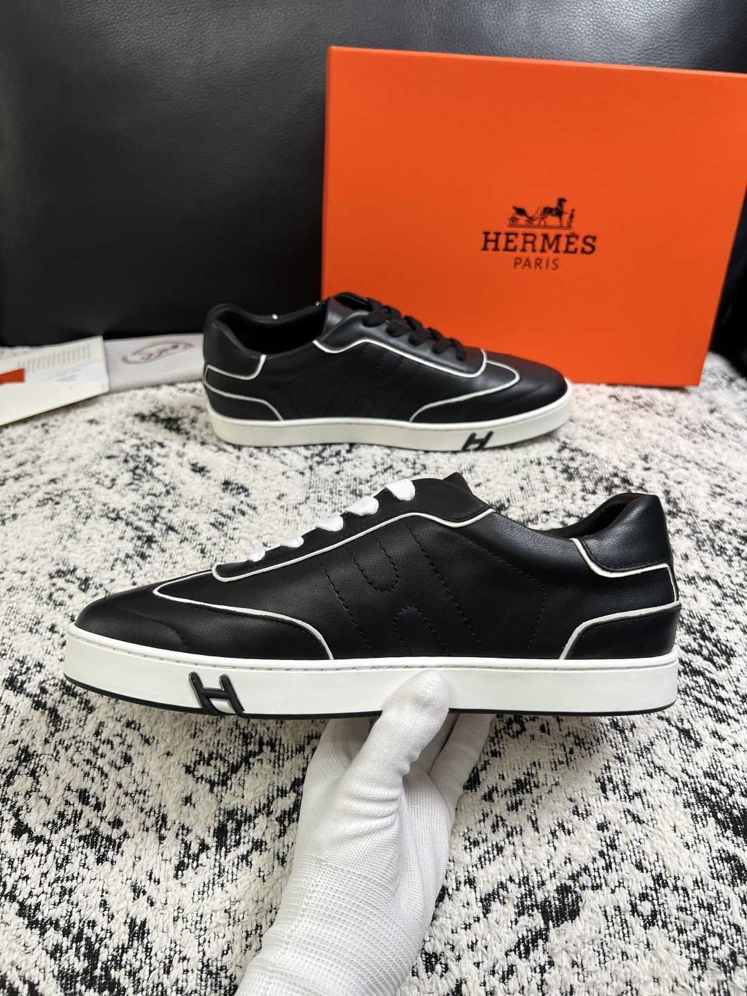 Hermes  高品质  顶级工艺品  爱马仕 专柜同步发售原厂配置，意大利进口原版牛皮面料，高品质拼接工艺，全进口水染