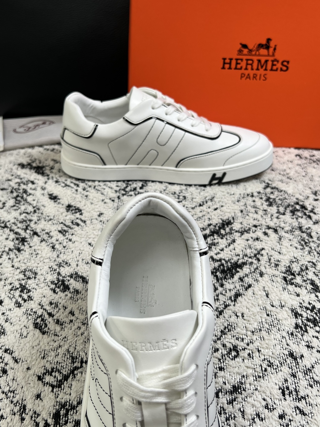 Hermes  高品质  顶级工艺品  爱马仕 专柜同步发售原厂配置，意大利进口原版牛皮面料，高品质拼接工艺，全进口水染