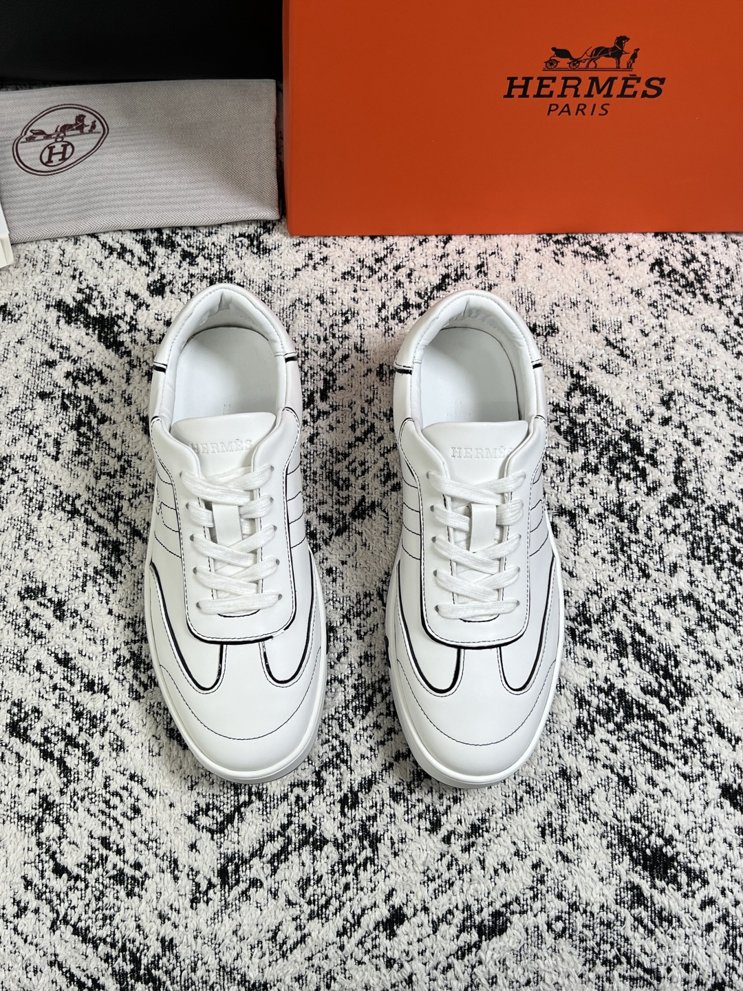 Hermes  高品质  顶级工艺品  爱马仕 专柜同步发售原厂配置，意大利进口原版牛皮面料，高品质拼接工艺，全进口水染