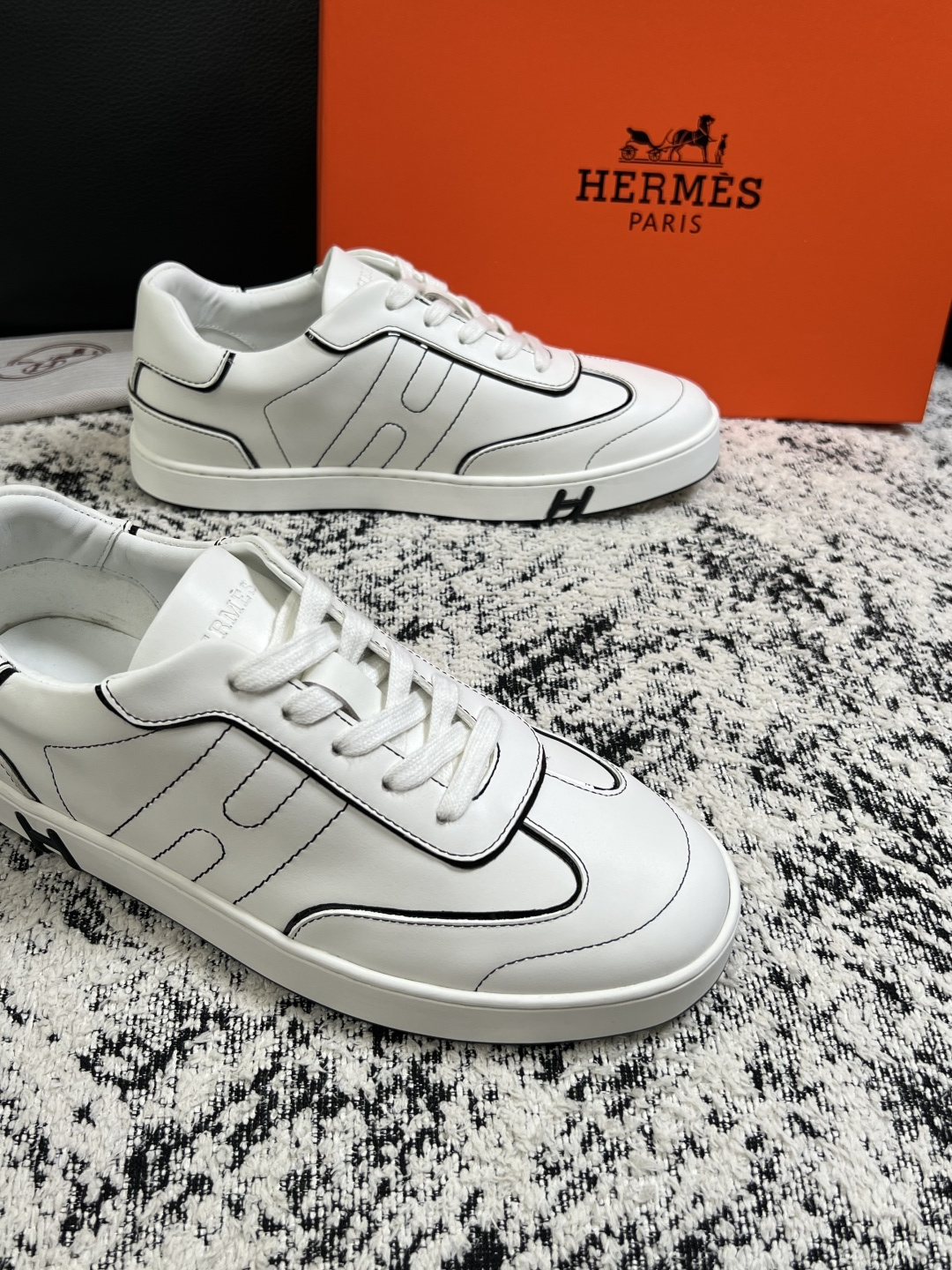 Hermes  高品质  顶级工艺品  爱马仕 专柜同步发售原厂配置，意大利进口原版牛皮面料，高品质拼接工艺，全进口水染