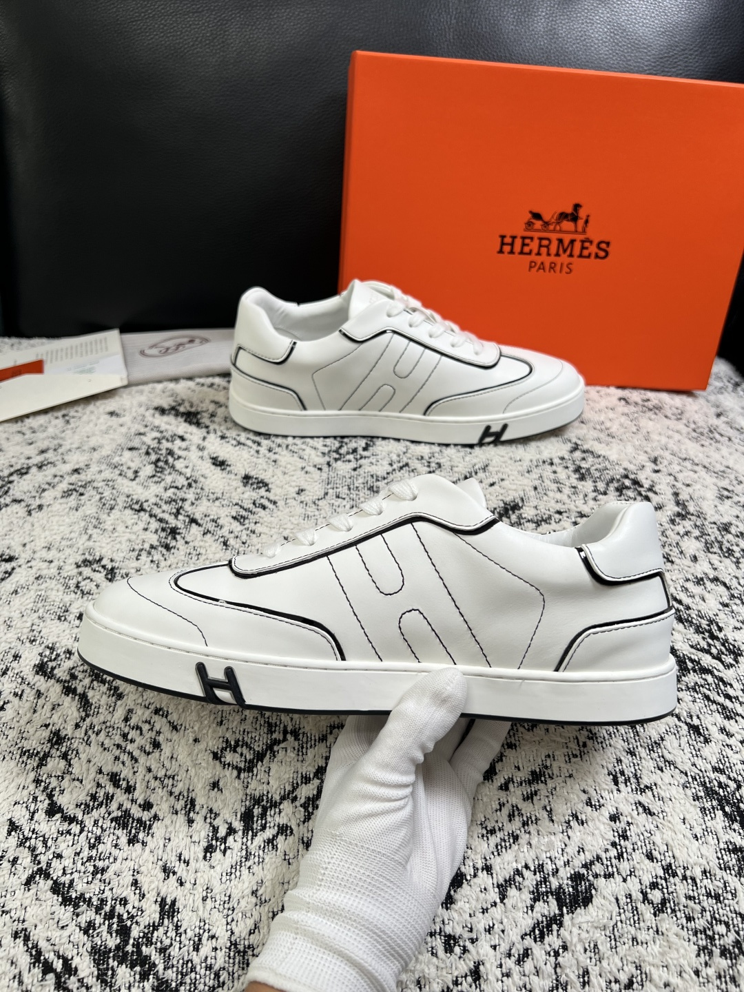 Hermes  高品质  顶级工艺品  爱马仕 专柜同步发售原厂配置，意大利进口原版牛皮面料，高品质拼接工艺，全进口水染