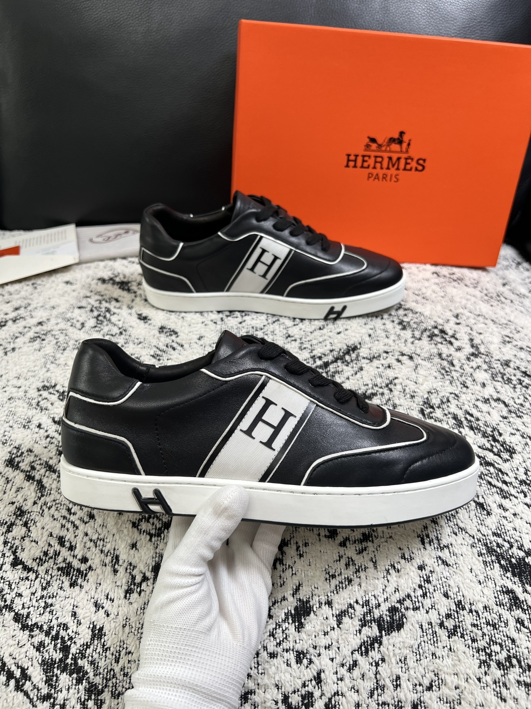 Hermes  高品质  顶级工艺品  爱马仕 专柜同步发售原厂配置，意大利进口原版牛皮面料，高品质拼接工艺，全进口水染