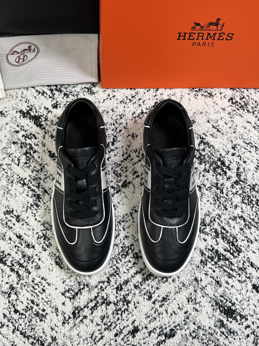 Hermes  高品质  顶级工艺品  爱马仕 专柜同步发售原厂配置，意大利进口原版牛皮面料，高品质拼接工艺，全进口水染