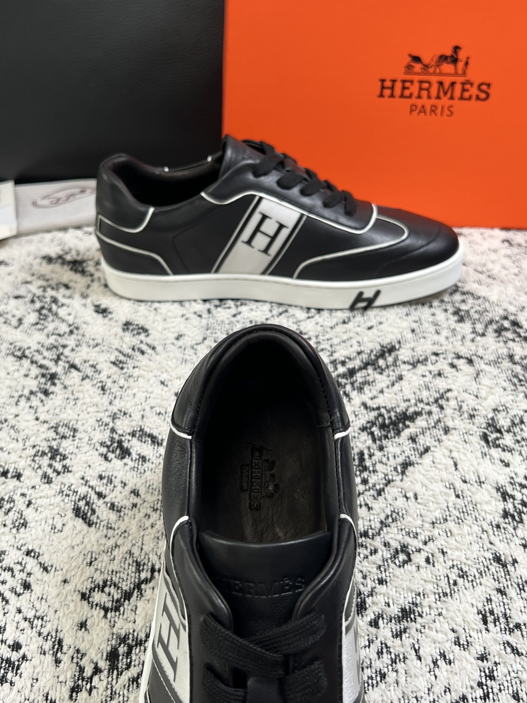 Hermes  高品质  顶级工艺品  爱马仕 专柜同步发售原厂配置，意大利进口原版牛皮面料，高品质拼接工艺，全进口水染