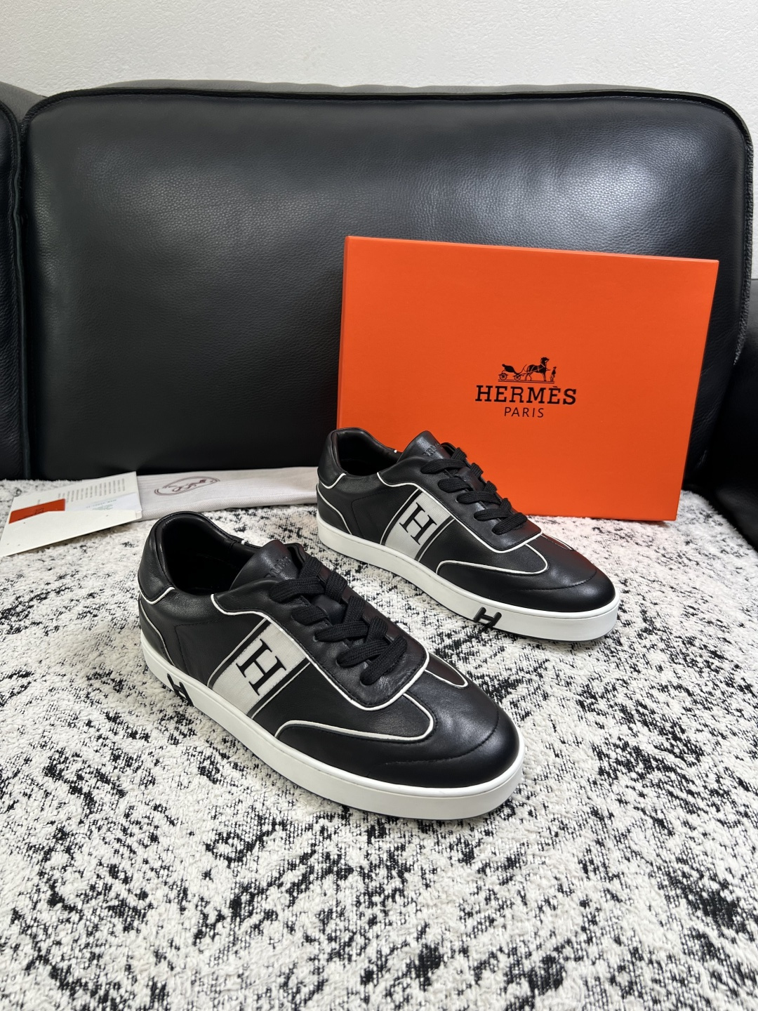 Hermes  高品质  顶级工艺品  爱马仕 专柜同步发售原厂配置，意大利进口原版牛皮面料，高品质拼接工艺，全进口水染