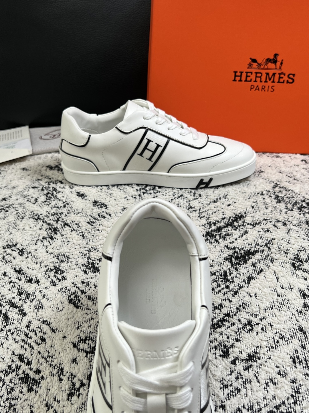 Hermes  高品质  顶级工艺品  爱马仕 专柜同步发售原厂配置，意大利进口原版牛皮面料，高品质拼接工艺，全进口水染