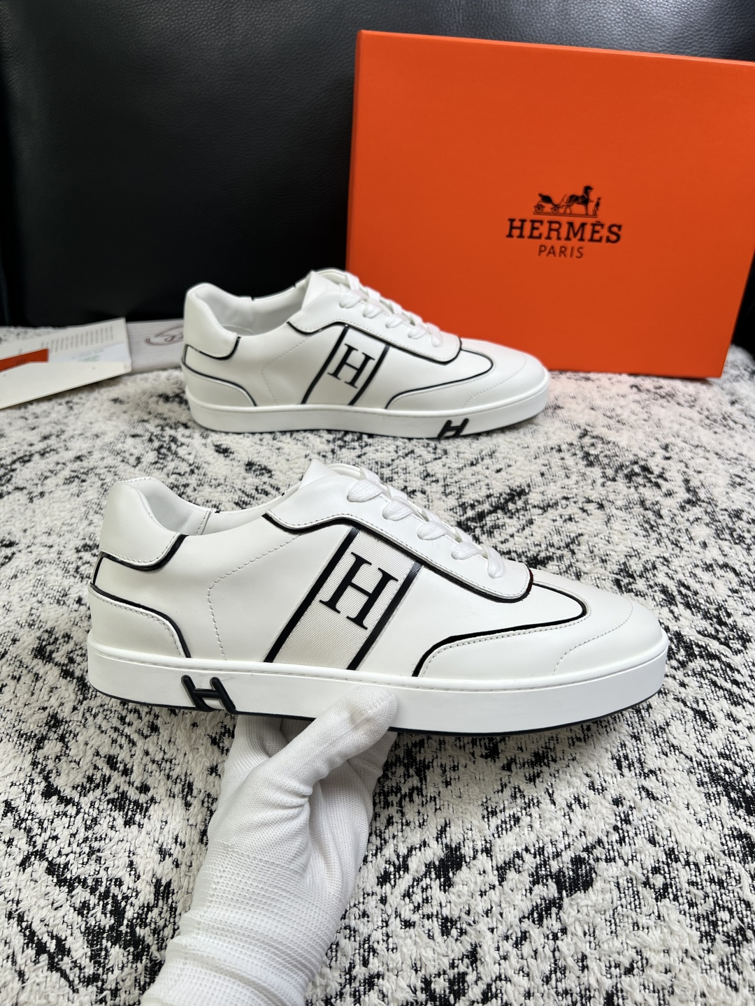 Hermes  高品质  顶级工艺品  爱马仕 专柜同步发售原厂配置，意大利进口原版牛皮面料，高品质拼接工艺，全进口水染