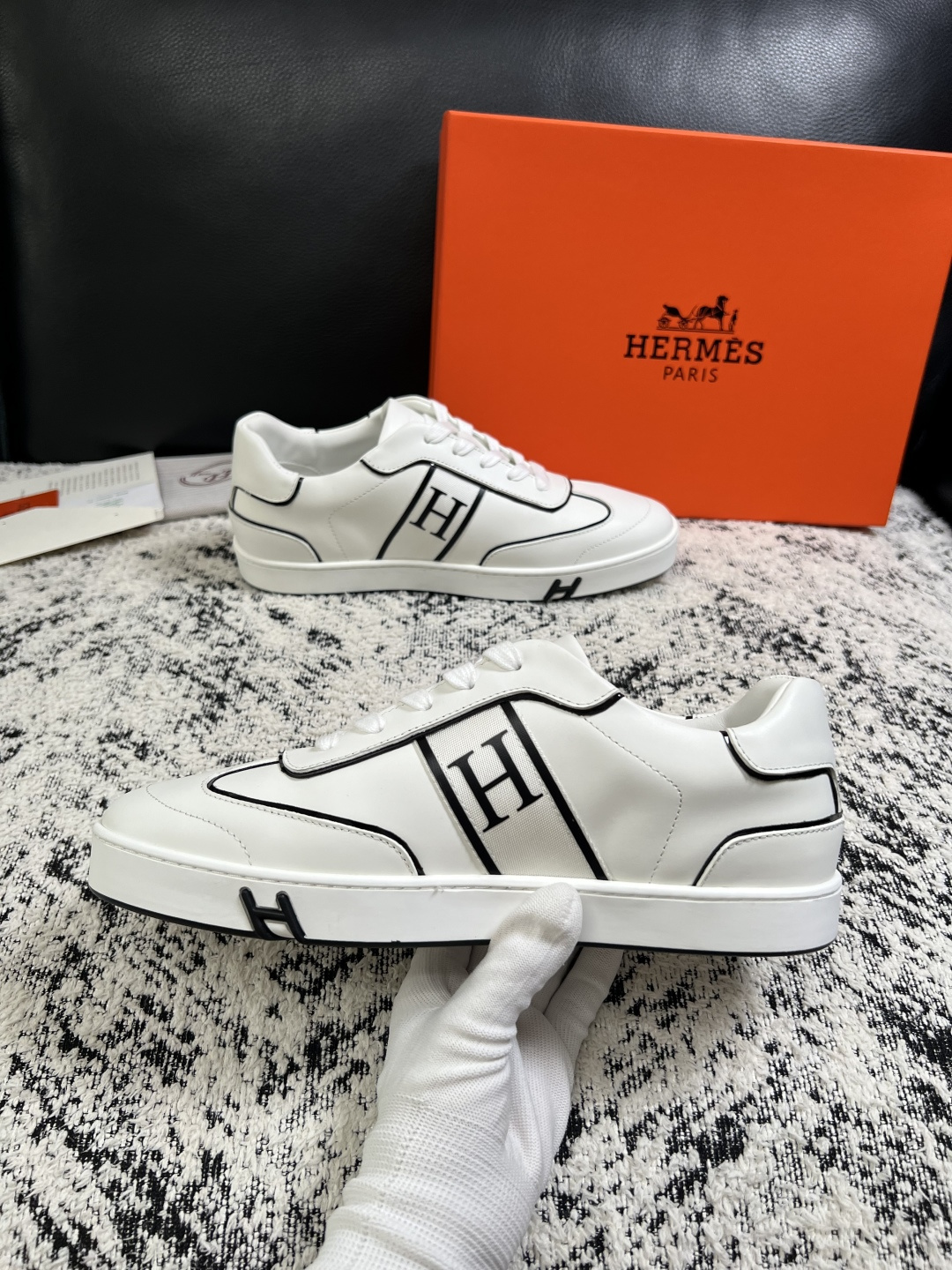 Hermes  高品质  顶级工艺品  爱马仕 专柜同步发售原厂配置，意大利进口原版牛皮面料，高品质拼接工艺，全进口水染