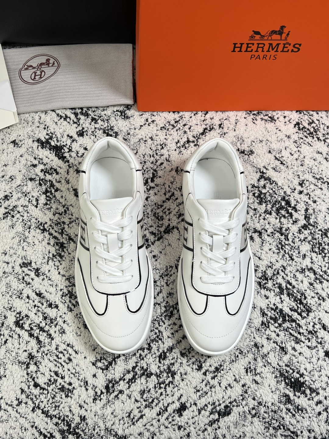 Hermes  高品质  顶级工艺品  爱马仕 专柜同步发售原厂配置，意大利进口原版牛皮面料，高品质拼接工艺，全进口水染