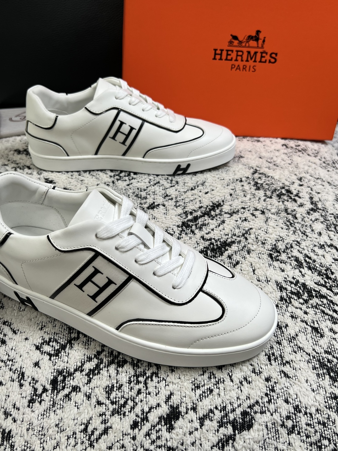 Hermes  高品质  顶级工艺品  爱马仕 专柜同步发售原厂配置，意大利进口原版牛皮面料，高品质拼接工艺，全进口水染