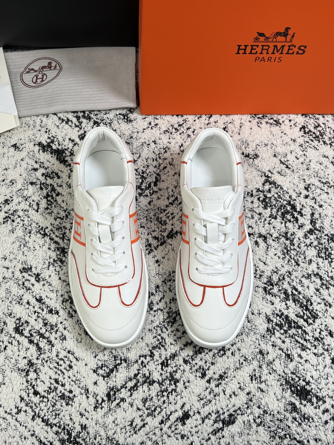 Hermes  高品质  顶级工艺品  爱马仕 专柜同步发售原厂配置，意大利进口原版牛皮面料，高品质拼接工艺，全进口水染