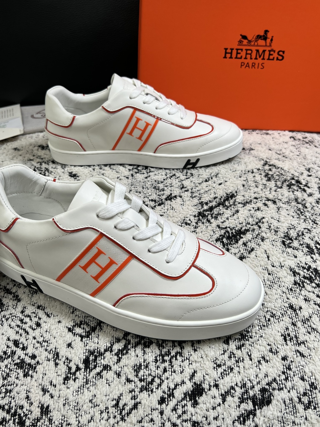 Hermes  高品质  顶级工艺品  爱马仕 专柜同步发售原厂配置，意大利进口原版牛皮面料，高品质拼接工艺，全进口水染