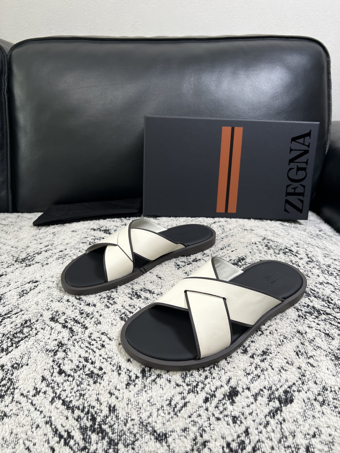 Zegna  高品质  顶级工艺品  杰尼亚  拖鞋专柜新款原厂配置，意大利进口牛皮面料，进口牛里垫，透气舒适，鞋底：原