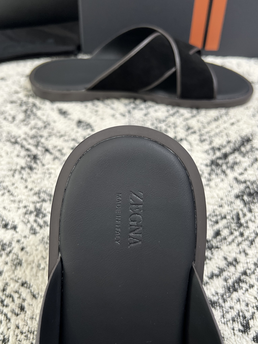 Zegna  高品质  顶级工艺品  杰尼亚  拖鞋专柜新款原厂配置，意大利进口牛皮面料，进口牛里垫，透气舒适，鞋底：原