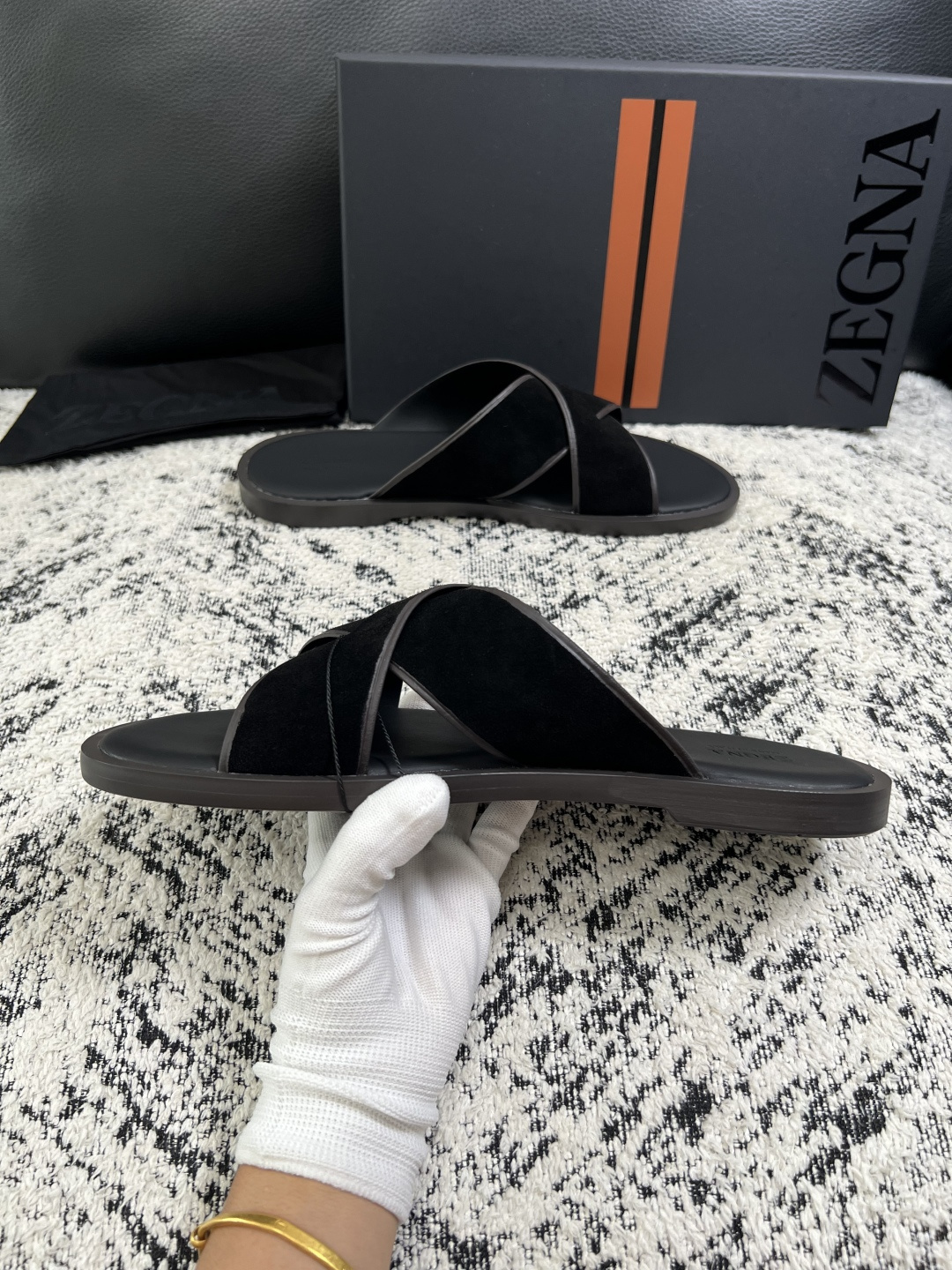 Zegna  高品质  顶级工艺品  杰尼亚  拖鞋专柜新款原厂配置，意大利进口牛皮面料，进口牛里垫，透气舒适，鞋底：原