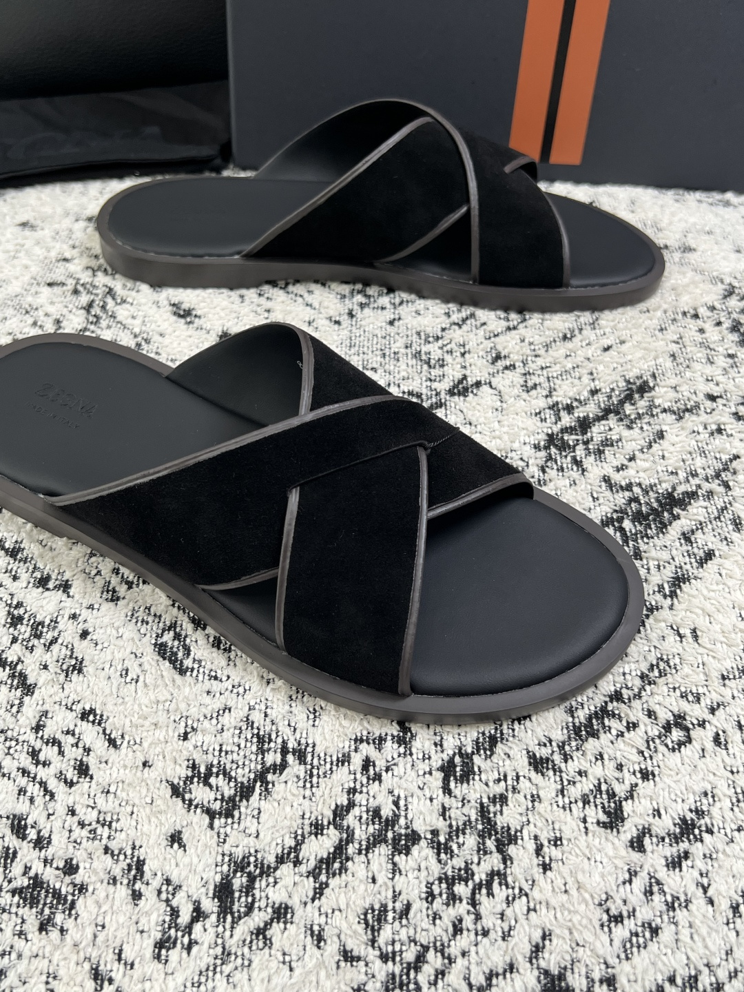Zegna  高品质  顶级工艺品  杰尼亚  拖鞋专柜新款原厂配置，意大利进口牛皮面料，进口牛里垫，透气舒适，鞋底：原
