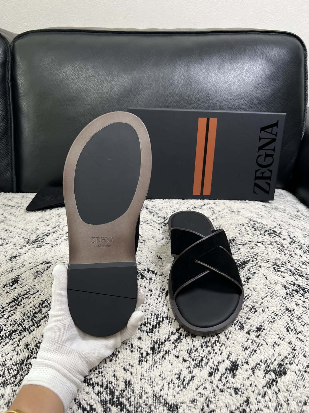 Zegna  高品质  顶级工艺品  杰尼亚  拖鞋专柜新款原厂配置，意大利进口牛皮面料，进口牛里垫，透气舒适，鞋底：原